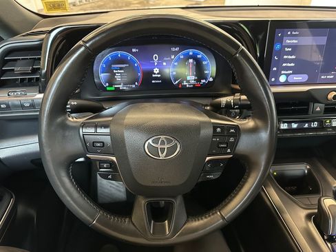 Used 2023 Toyota Crown AWD/4WD image 2