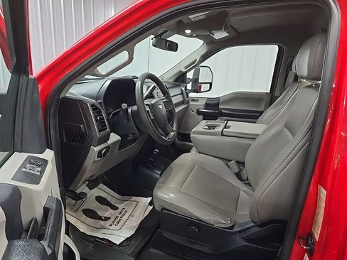 Certified 2019 Ford F350 4x4 Regular Cab DRW Super Duty image 33