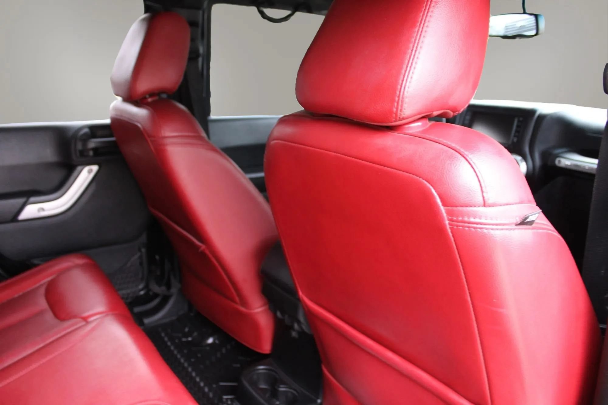Used 2013 Jeep Wrangler Unlimited Rubicon AWD/4WD image 25