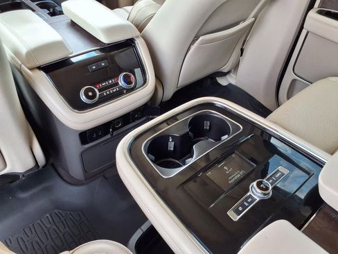 Used 2019 Lincoln Navigator Reserve AWD/4WD image 15