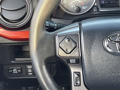 Used 2017 Toyota Tacoma TRD Off-Road image 18