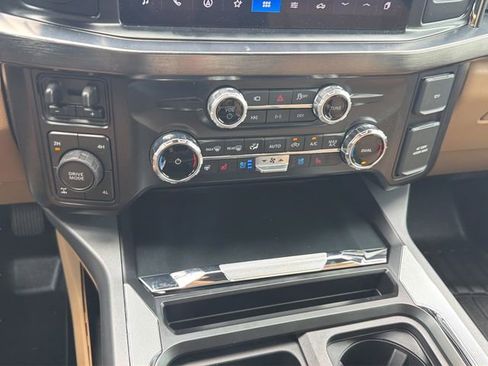 Used 2025 Ford F250 Lariat w/ Lariat Ultimate Package AWD/4WD image 27