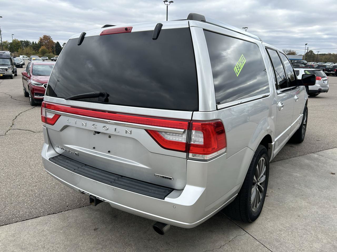Used 2016 Lincoln Navigator L Select RWD image 5