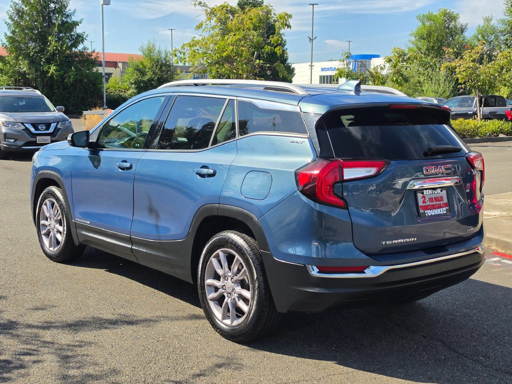 Used 2024 GMC Terrain SLT AWD/4WD image 3
