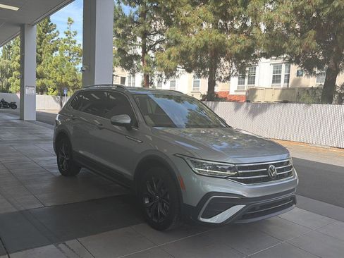 Certified 2023 Volkswagen Tiguan SE FWD image 7