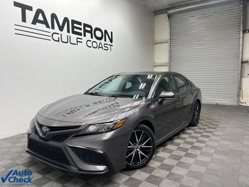 Used 2022 Toyota Camry SE image 2