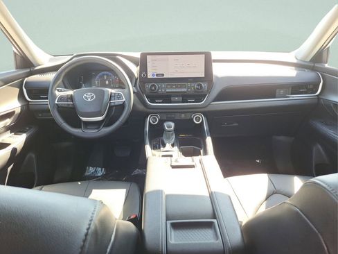 Used 2025 Toyota Grand Highlander AWD image 14
