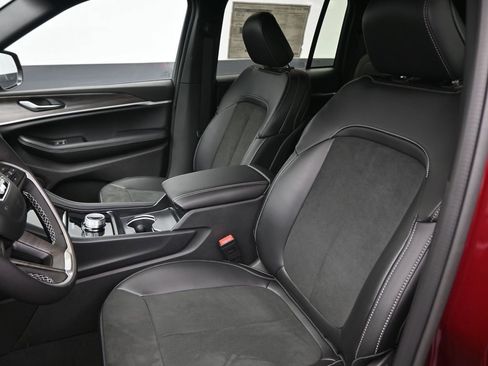 New 2026 Jeep Grand Cherokee Altitude image 19