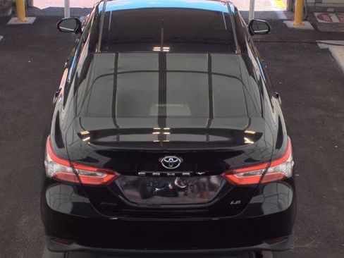 Used 2018 Toyota Camry LE w/ Convenience Package FWD image 3