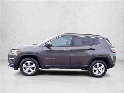 Used 2018 Jeep Compass Latitude w/ Cold Weather Group image 2