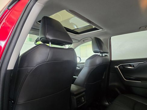 Used 2020 Toyota RAV4 Limited AWD/4WD image 24
