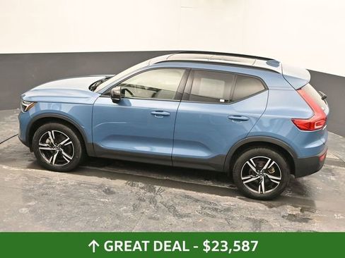 Used 2024 Volvo XC40 B5 Core image 40