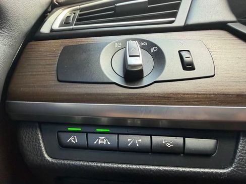 Used 2014 BMW 750Li xDrive AWD/4WD image 25