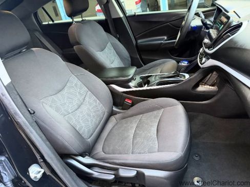 Used 2018 Chevrolet Volt LT image 17