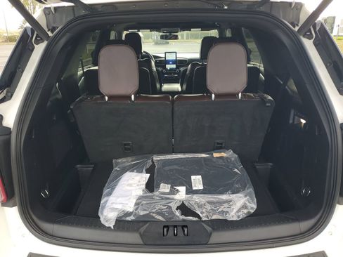 Used 2021 Ford Explorer Platinum w/ Equipment Group 601A image 8