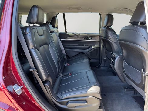 Used 2023 Jeep Grand Cherokee L Limited w/ Luxury Tech Group II image 13