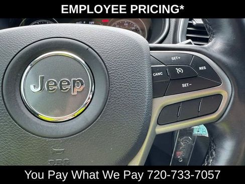 Used 2019 Jeep Cherokee Latitude w/ Cold Weather Group AWD/4WD image 29