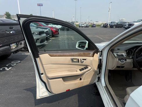 Used 2014 Mercedes-Benz E 350 4MATIC Sedan image 12