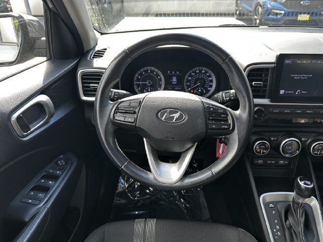 Used 2022 Hyundai Venue SEL FWD image 15