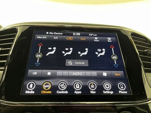 Used 2019 Jeep Grand Cherokee Limited image 28