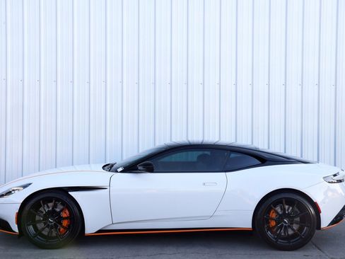 Used 2022 Aston Martin DB11 Coupe image 46
