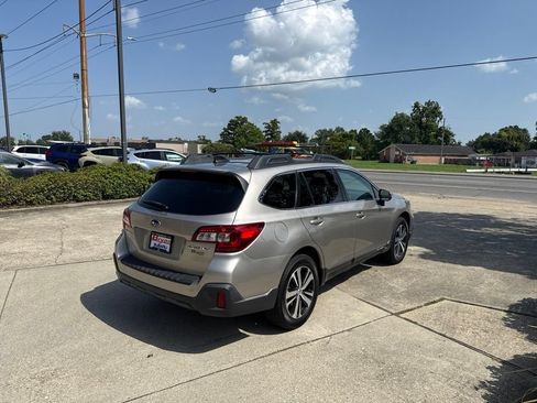 Used 2019 Subaru Outback 2.5i Limited AWD/4WD image 8