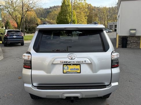 Used 2022 Toyota 4Runner SR5 Premium image 6