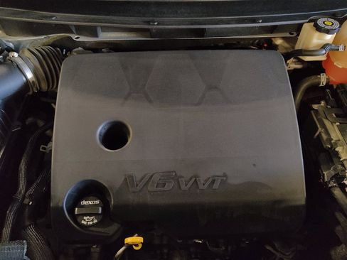 Used 2021 Chevrolet Traverse LT FWD image 30