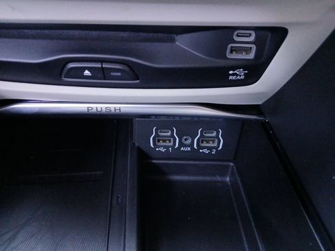 Used 2023 Chrysler Pacifica Limited w/ Uconnect Theater Family Group AWD/4WD image 6