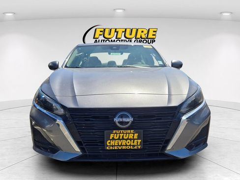 Used 2023 Nissan Altima 2.5 SV FWD image 2