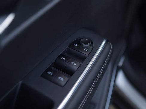 Used 2025 GMC Acadia Elevation image 26