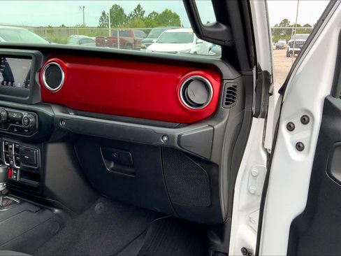 Used 2021 Jeep Gladiator Rubicon AWD/4WD image 18