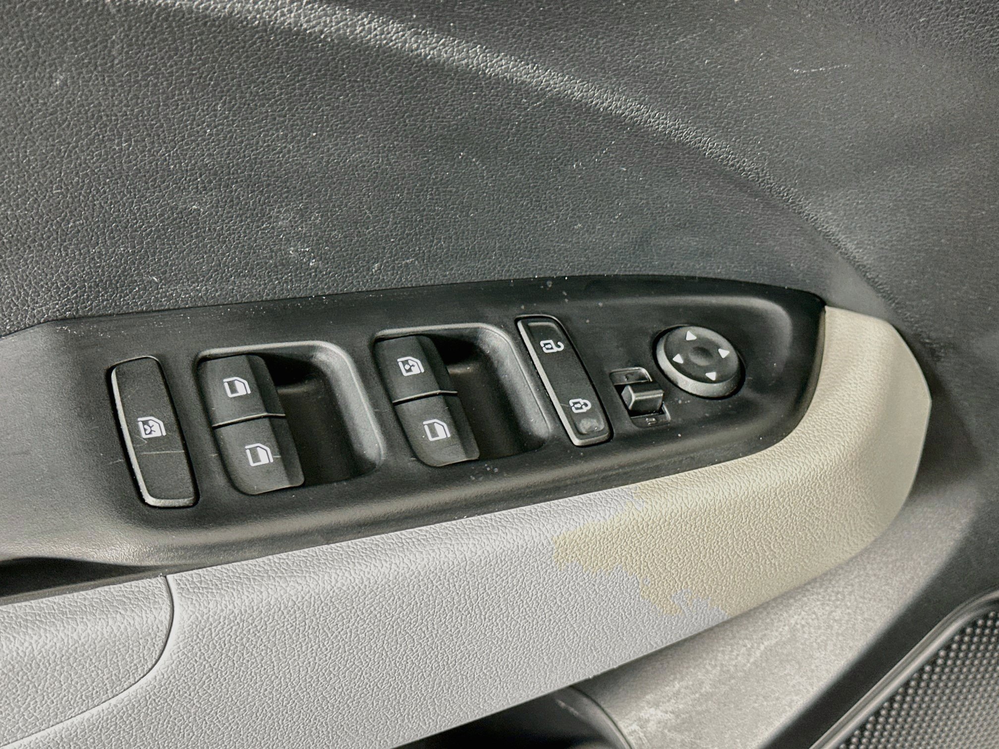 Used 2025 Hyundai Venue SEL FWD image 15