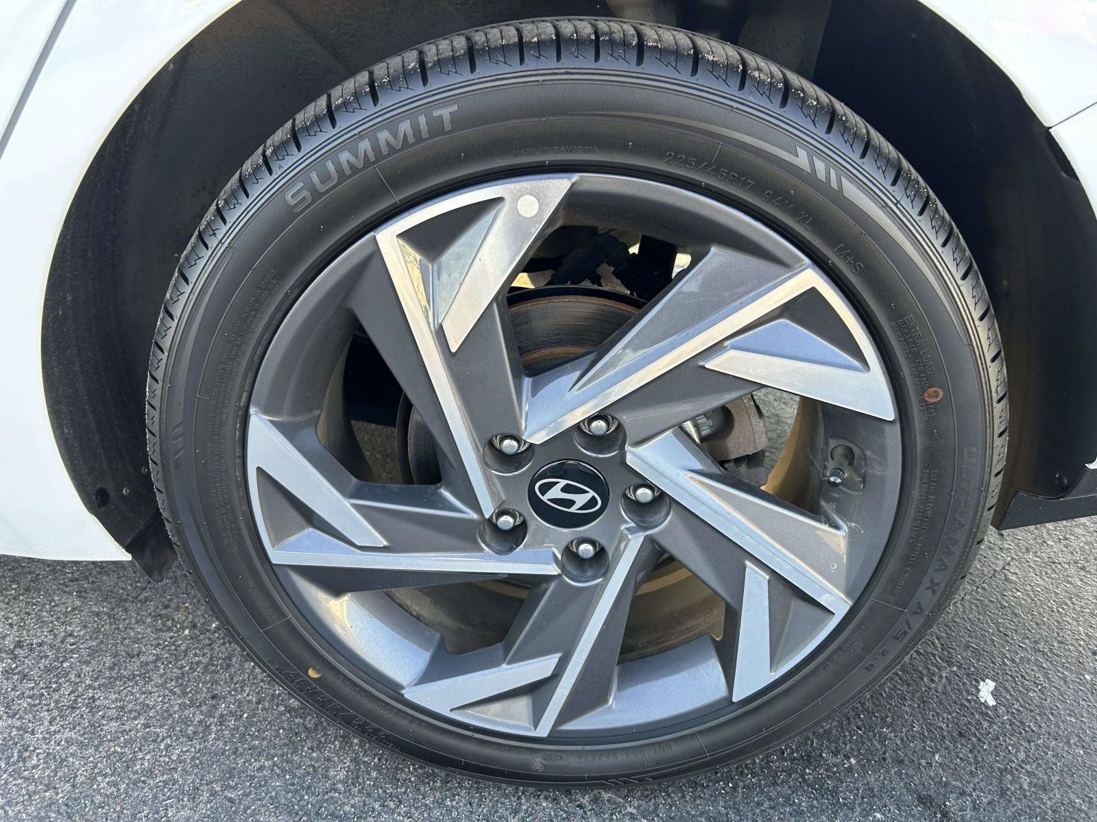 Used 2025 Hyundai Elantra Limited FWD image 15