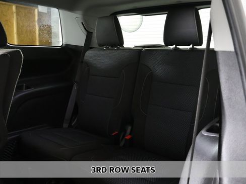 Used 2023 GMC Acadia SLE w/ Driver Convenience Package image 8