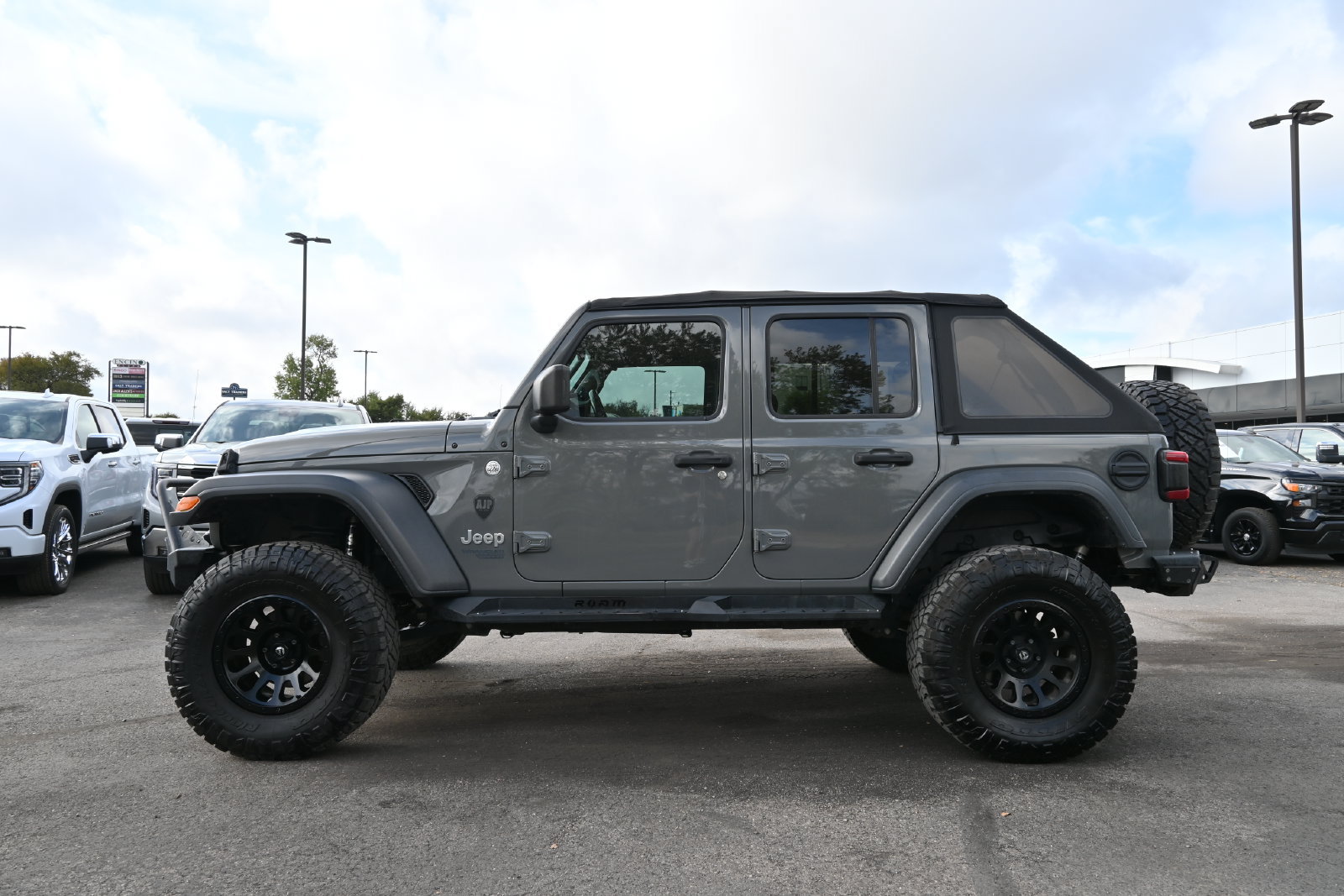 Used 2019 Jeep Wrangler Unlimited Sport S AWD/4WD image 4