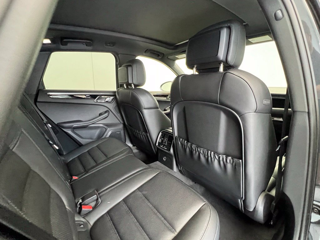 Used 2026 Porsche Macan AWD/4WD image 16