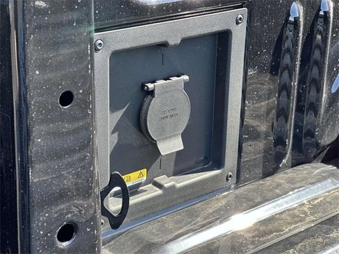 New 2025 Ford F150 Lariat w/ Equipment Group 501A Mid image 11