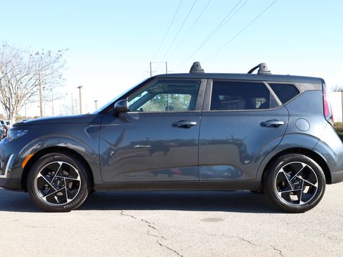 Used 2023 Kia Soul EX image 2