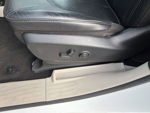 Used 2022 Chrysler Pacifica Touring-L w/ Uconnect Theater Family Group image 19