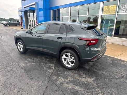 New 2026 Chevrolet Trax LS w/ LS Convenience Package FWD image 2