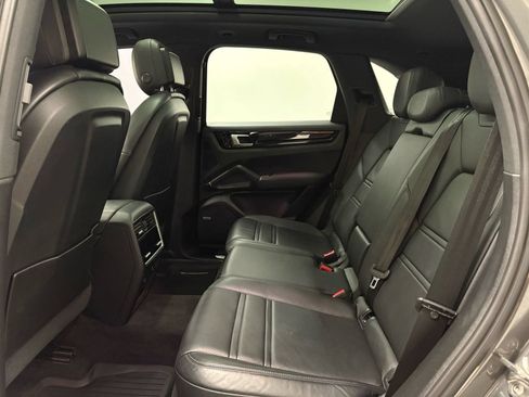 Used 2019 Porsche Cayenne AWD/4WD image 16