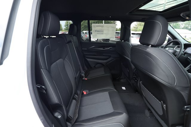New 2027 Jeep Grand Cherokee Laredo X RWD image 29
