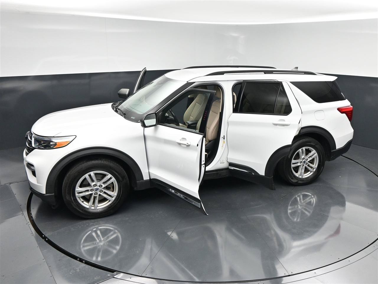 Used 2021 Ford Explorer XLT w/ Equipment Group 202A RWD image 37
