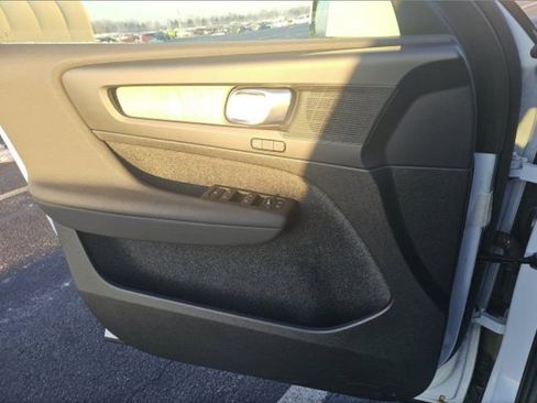 Certified 2025 Volvo XC40 B5 Core image 11