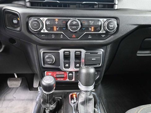 Used 2024 Jeep Wrangler Sport AWD/4WD image 9