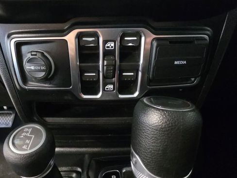 Used 2022 Jeep Wrangler Unlimited Sahara w/ Cold Weather Group AWD/4WD image 21