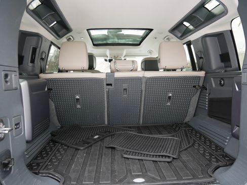 Used 2020 Land Rover Defender 110 image 16