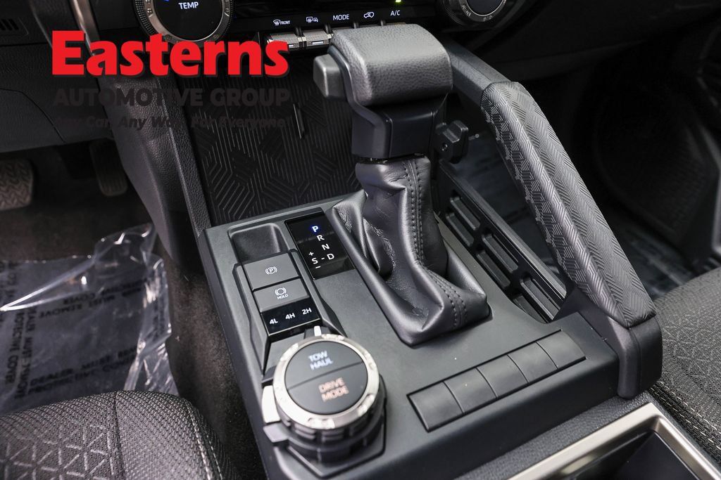 Used 2025 Toyota 4Runner SR5 AWD/4WD image 15