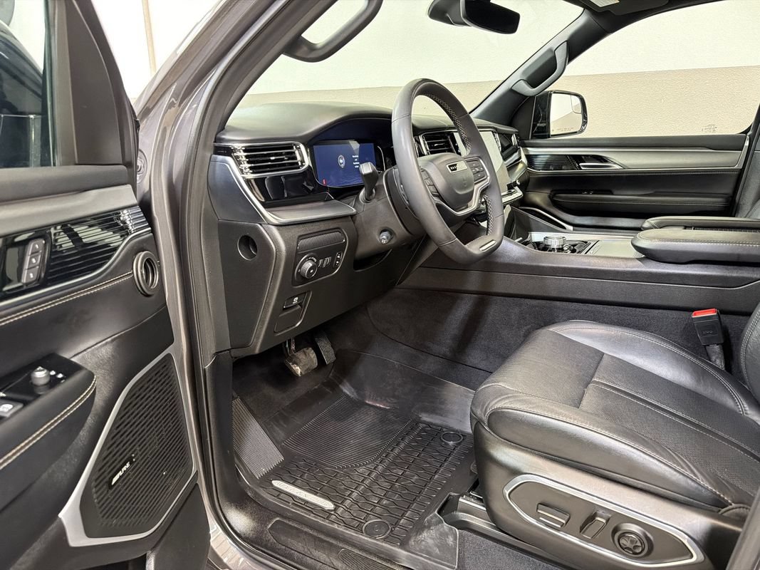 Used 2023 Jeep Wagoneer Series II RWD image 11